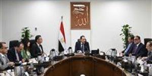 رئيس الوزراء يبحث فرص التوسع في صناعة السكر