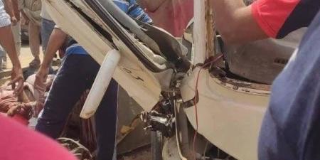 تصادم 5 سيارات يسفر عن إصابة 10 أشخاص أعلى الطريق الأوسطي