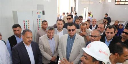 وزير الإسكان ومحافظ الشرقية يتفقدان مشروع صرف صحي ميت جاير
