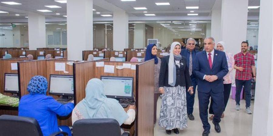 رئيس جامعة طنطا يتابع سير امتحانات كلية التمريض