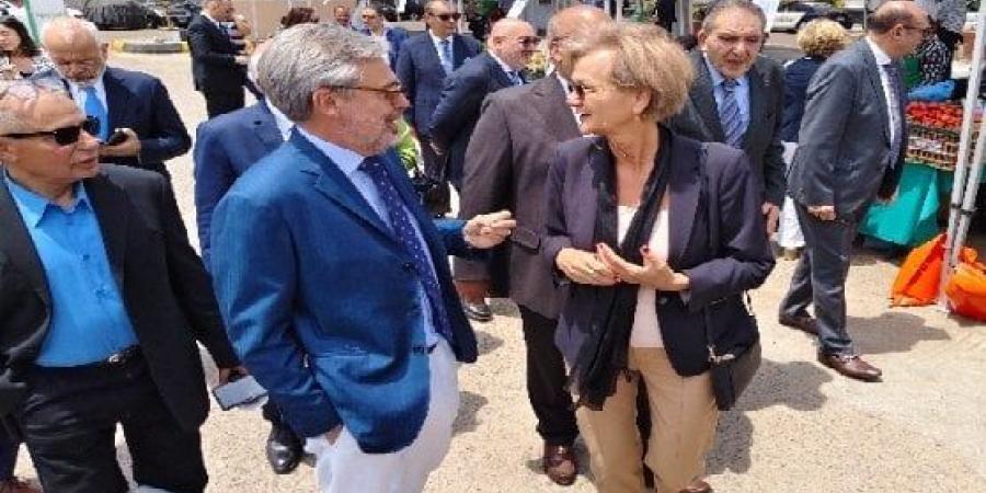 جولة تفقدية لسفيرة الاتحاد الأوروبي بسوق المزارعين بمحطة الرمل في الإسكندرية