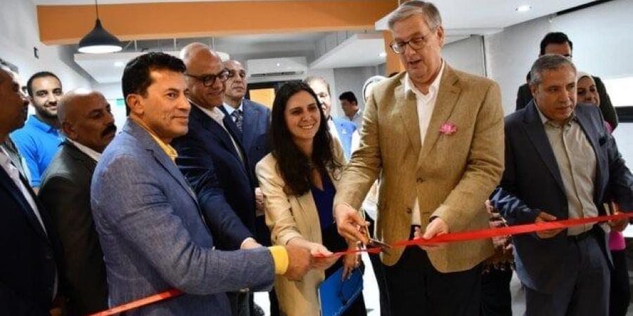 وزير الشباب والرياضة ومحافظ القليوبية يفتتحان معمل الابتكار بمركز شباب المنشية