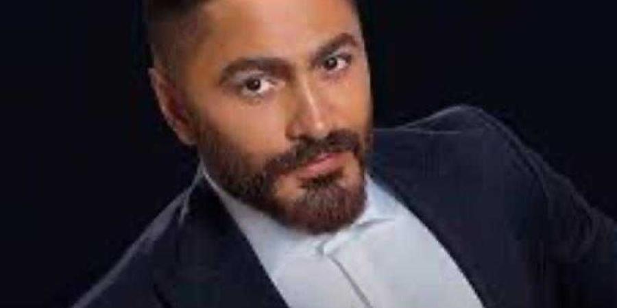 تامر حسني يكشف عن تعاون جديد مع مطرب شعبي في حفله القادم