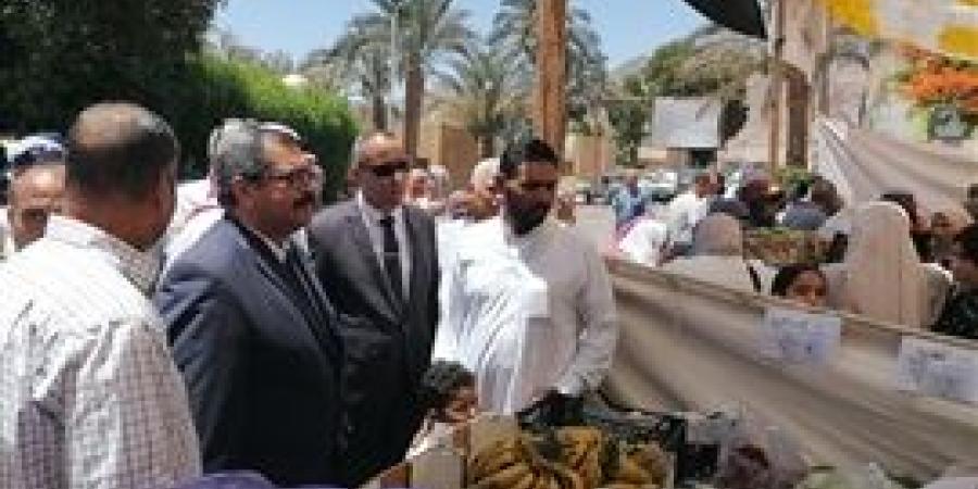افتتاح سوق اليوم الواحد بنويبع لتوفير السلع الغذائية بأسعار مخفضة