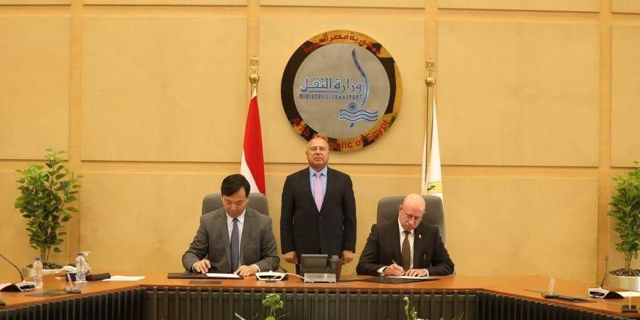 توقيع عقد بناء سفينتين جديدتين من سفن الصب بين شركة الملاحة الوطنية وترسانة هانتونج