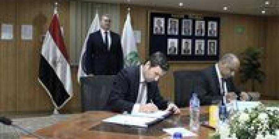 توقيع اتفاقية للبحث عن البترول واستغلاله بالصحراء الشرقية