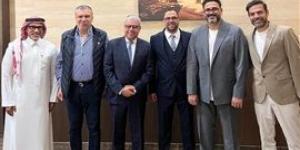السفير إيهاب أبو سريع سفير مصر بالسعودية وحرمه والوزير المفوض ضياء حماد في عرض مسرحية "الف تيته وتيته" بجده