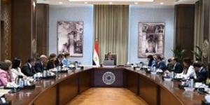 رئيس الوزراء يلتقي رئيسة البنك الأوروبي لإعادة الإعمار والتنمية والوفد المرافق لها