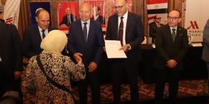 «بشركات القطاع الخاص».. وزير العمل ومحافظ القاهرة يُسلمان عقود عمل جديدة لذوي همم