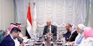عبد اللطيف والمدير العام لمكتب التربية العربي لدول الخليج يبحثان فرص التعاون في المشروعات التعليمية