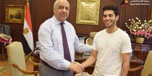 مينا مسعود يزور مدينة الإنتاج الإعلامي ويشيد بإمكانياتها