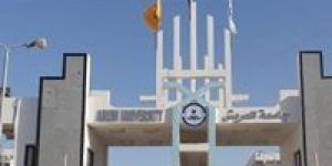 رئيس جامعة العريش يكرّم الفائزين في مسابقة "الطالب المثالي"