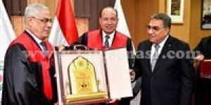منح الدكتوراه الفخرية للنائب العام من جامعة المنصورة تقديرًا لإسهاماته في دعم العدالة