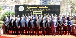 الدكتوراه الفخرية للنائب العام من جامعة المنصورة تقديرًا لدعمه للعدالة