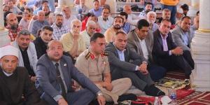 محافظ دمياط يؤدى صلاة الجمعة بمسجد عمرو بن العاص