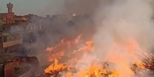 حريق يلتهم شونة كتان بقرية شبرا ملس بالغربية .. صور