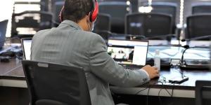 العمل عن بعد يقترب من التقنين .. ونقابيون يحذرون من شطط المشغلين