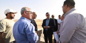 وزير الإسكان يتفقد سير العمل بالتجمع العمراني غرب الضبعة بالساحل الشمالي الغربي