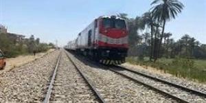 مصرع وإصابة ٣ أشخاص صدمهم قطار ببنها