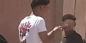 أمن الفيوم يظبط « متحرش المدارس ».. شاب يروع الطالبات بصاعق كهربائي أمام مدرستين بسنهور