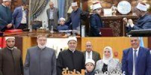 أجلسه على كرسي شيخ الأزهر.. وصية ووعد الإمام الطيب لوالد الطفل أنس حافظ القرآن والمتون (فيديو)