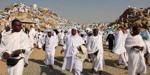 هل يجوز الحج عن الوالدين في حجة واحدة وبأيهما أبدأ ؟.. الإفتاء توضح