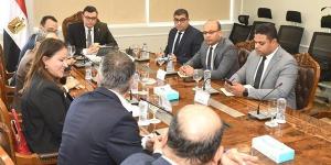 وزير الإسكان يلتقي ممثل شركة The Bench لبحث جذب المستثمرين في مجال الفندقة