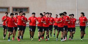 لاعبو الفراعنة يجرون عمليات الإحماء استعدادًا للمغرب.. صور
