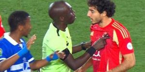 الكاف يعاقب الحكم التشادي الهادي علاو بسبب واقعة محمد هاني