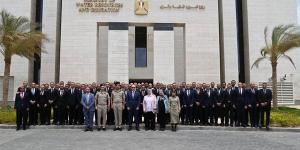 وزير الري يتفقد استعدادات المهندسين الجدد لبدء العمل بعد انتهاء تدريبهم العسكري.. صور