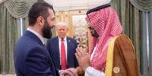 « الشرع من زعيم إرهابي إلى رجل ترامب المفضل».. سوريا إلى أين بعد رفع العقوبات؟