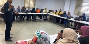 محافظ أسوان يتابع أعمال الدورة التدريبية حول أساسيات حقوق الإنسان بمكتبة مصر