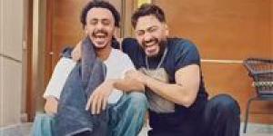 "طرده من بيته".. موقف طريف بين نجم الجيل وكزبرة