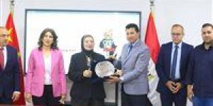 وزير الشباب والرياضة يوقّع بروتوكول تعاون مع الجامعة المصرية الصينية