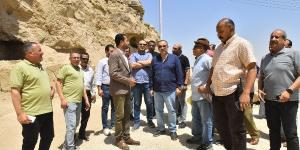 في قلب الجبل..محافظ أسيوط يتفقد مقبرة "جفاي – حابي الأول"