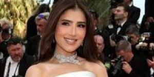 بإطلالة تشبه العروس.. شاهد مي عمر في مهرجان كان وتعلق بهذه الكلمات