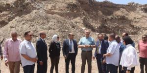 محافظ القليوبية يبحث تطوير منظومة إدارة المخلفات وإزالة تراكمات أسفل محور الفريق العصار
