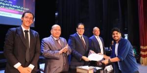 رئيس جامعة القاهرة يكرم الفائزين في مهرجان ...