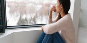 تتعرض له واحدة من كل 10 سيدات.. ما علاقة الزواج باكتئاب السيدات؟ (فيديو)