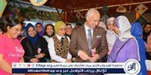 "زهور نسجية" فى معرض فني بكلية التربية النوعية بجامعة أسيوط