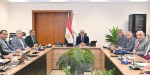 وزير الري يتابع تطوير إدارة المياه بالذكاء الاصطناعي وإحلال بوابات الترع لضمان التحكم الكامل