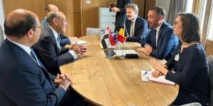 وزير الخارجية والهجرة يلتقى مع نائب رئيس الوزراء ...