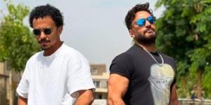 " بيعرف يواكب العصر".. كزبرة يوجه رسالة لـ تامر حسني بعد تعاونه معه (صورة)