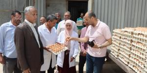 السكرتير العام المساعد لمحافظة بني سويف يتابع أعمال طرح منتجات مشروعات الدواجن المركزية