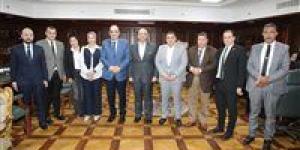 محافظ بني سويف يناقش مع وفد "مشروعات النواب "وقيادات 'مستقبل وطن' آليات التعاون في دعم جهود المحافظة في القطاع