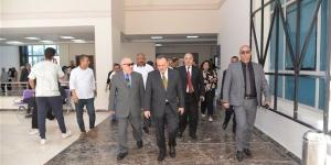 محافظ أسيوط يزور جامعة بدر ويتفقد قافلة طبية مجانية بالتعاون مع الصحة