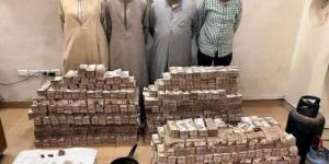 ضبط 4 أشخاص لتنقيب عن الذهب بأسوان وبحوزتهم مضبوطات بـ77 مليون جنيه