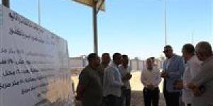 محافظ أسوان يتفقد مجمع المواقف الشرقى لسيارات السيرفيس بالكفور