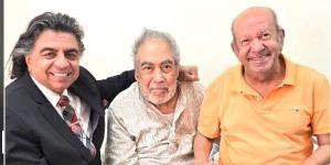 رغم مرضه.. لطفي لبيب يطمئن على صديقه صبري عبد المنعم
