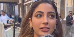 تشابه لافت مع منى زكي.. لي لي أحمد حلمي تخطف الأنظار في ظهور إعلامي مميز